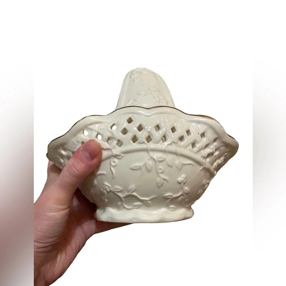 Capodimonte‎ Style Porcelain Vase And Basket Lattice Top White Gold Trim